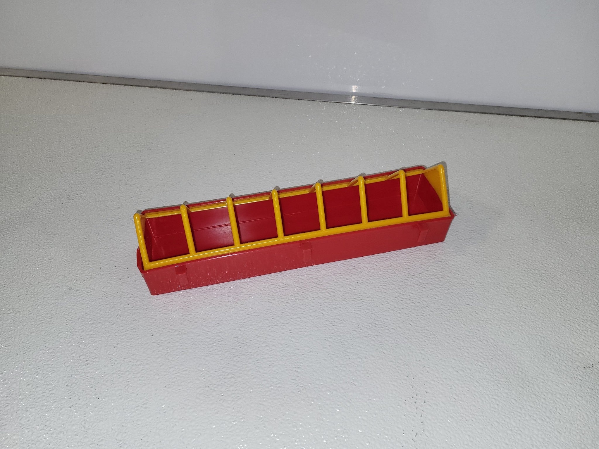 Linear Feeder with Grill